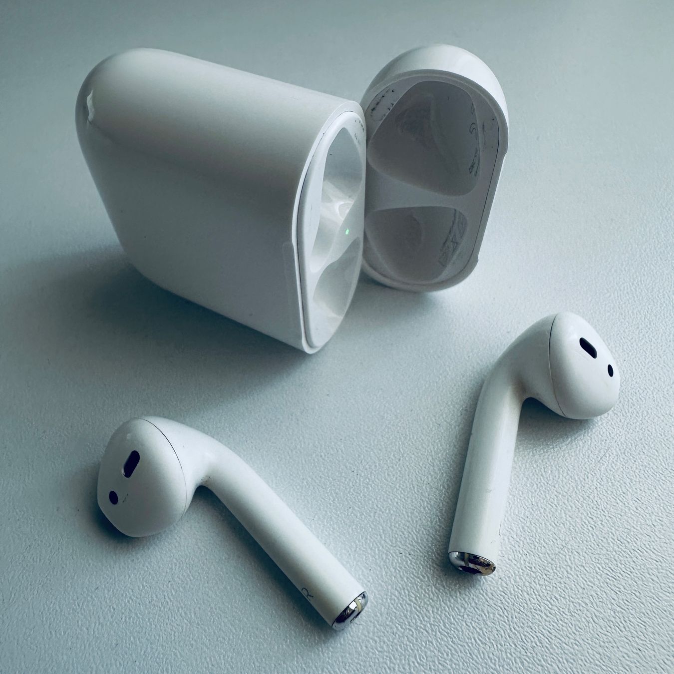 Apple Cuffie: Original Apple AirPods 2 Kopfhörer Wireless Lightning Kabel – Usato da Basel venduto da MY.AIRPODS.SHOP 3