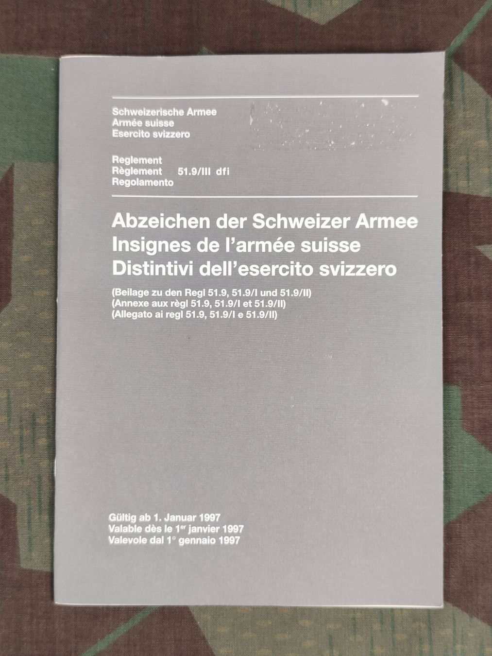Schweizer Armee Uniformi: Reglement 51.9/III dfi Abzeichen der Schweizer Armee – Usato da Bauma venduto da SwissMilitaria