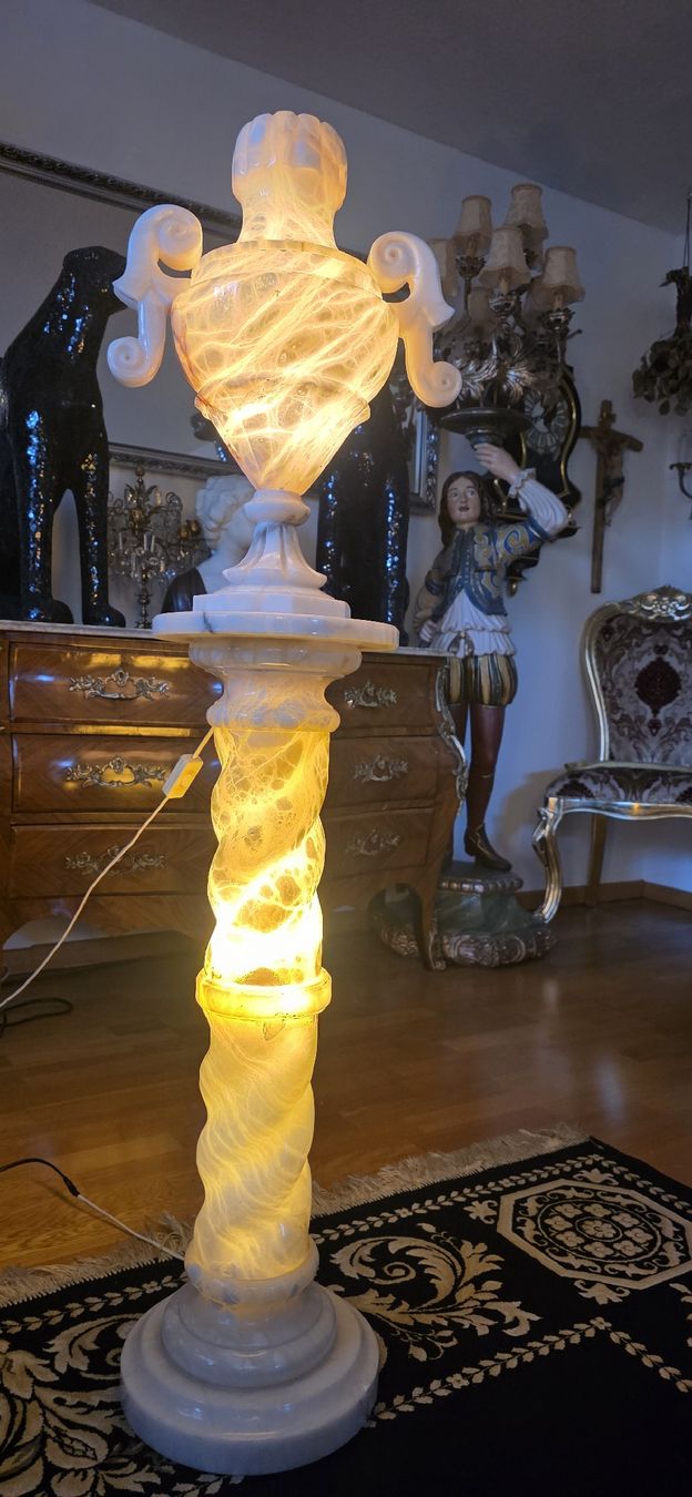 Lampade: Beleuchtete grosse Alabaster Säule mit Amphore – Usato da Kaufdorf venduto da Nati-Nati 3