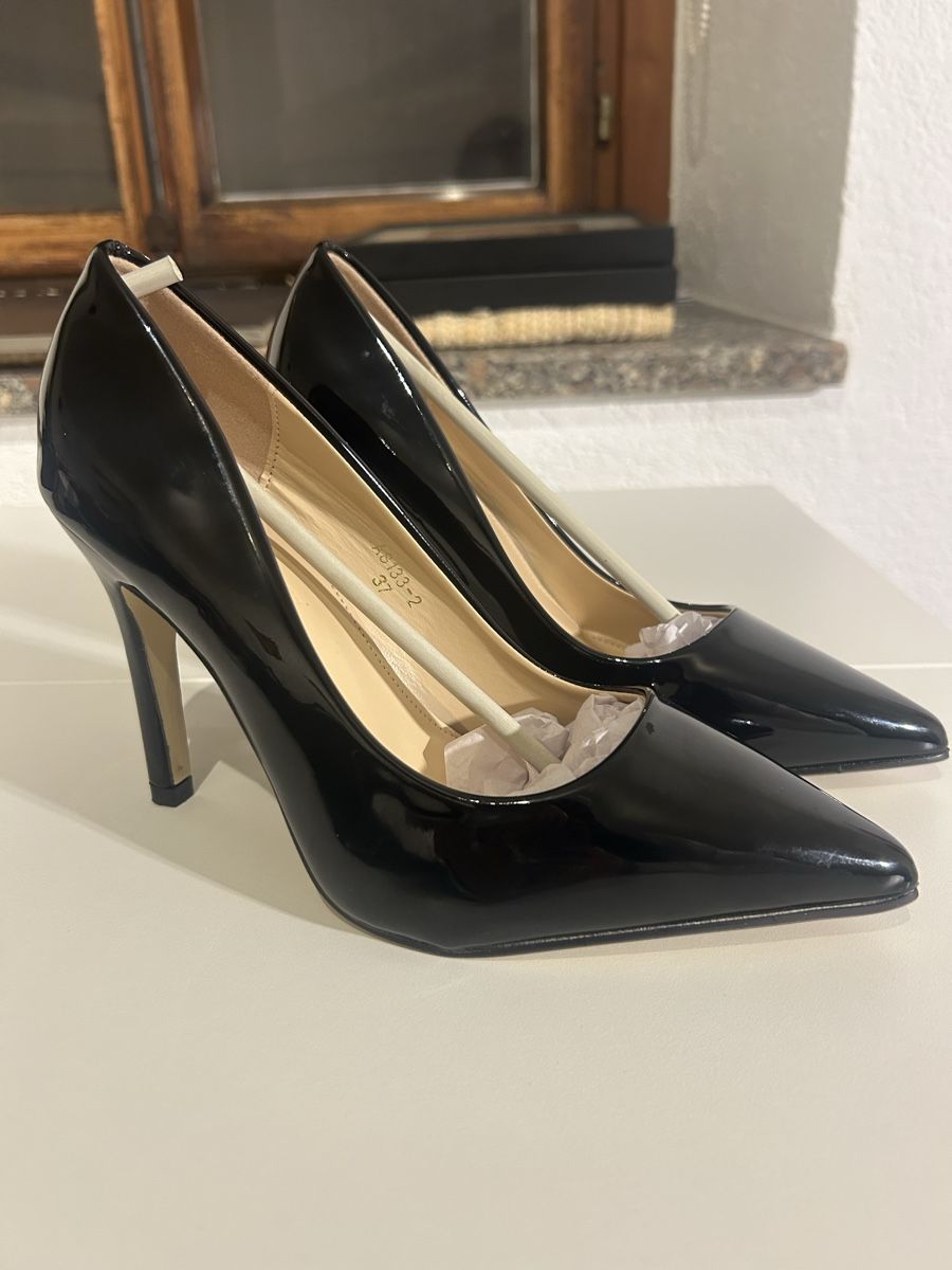 Chaussures femmes: Escarpins noirs vernis taille 37 – Neuf avec emballage d'origine à chamoson par agr_y2m5 2