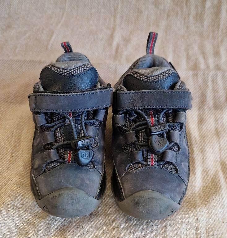 Scarpe per ragazzi: Tolle Keen Kinderschuhe  Grösse 24 – Usato da Wolfhausen venduto da Santiago2017