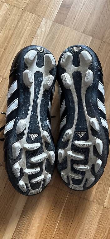 Adidas Chaussures hommes: Fussballschuhe Adidas 38 – D'occasion à Münchenbuchsee par Ninchen1 1
