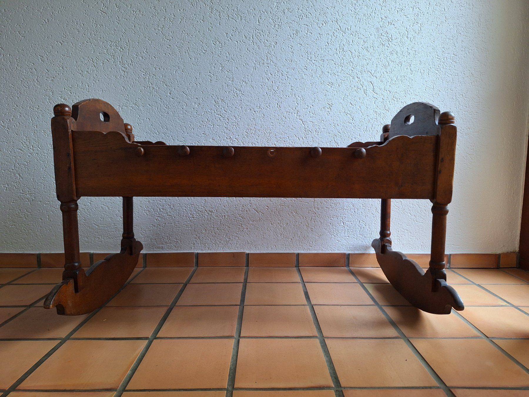 Sdraiette & Sdraiette a dondolo: Antike Wiege aus Holz – Usato da Herznach venduto da TheHoBo 3
