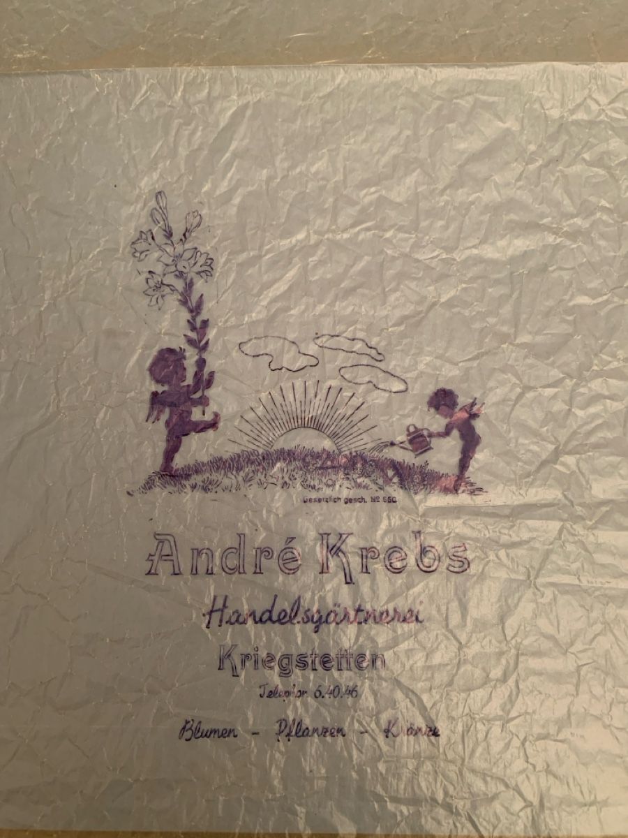 Carta: Altes Blumen-Einpackpapier – Usato da Auslikon venduto da Moisefeder 1