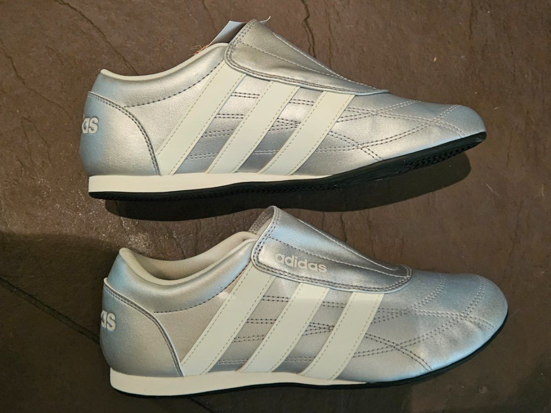 Adidas Scarpe da uomo: Adidas Tekwen silber Grösse 38 NEU – Nuovo e nell'imballaggio originale da zollikon venduto da irissauer