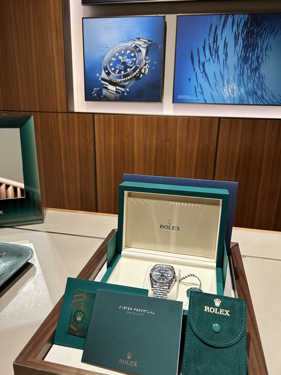 Rolex Orologi: Rolex Datejust 41 Rhodium dial NEW UNWORN!!! – Nuovo e nell'imballaggio originale da Zürich venduto da Watch_Enthusiast98