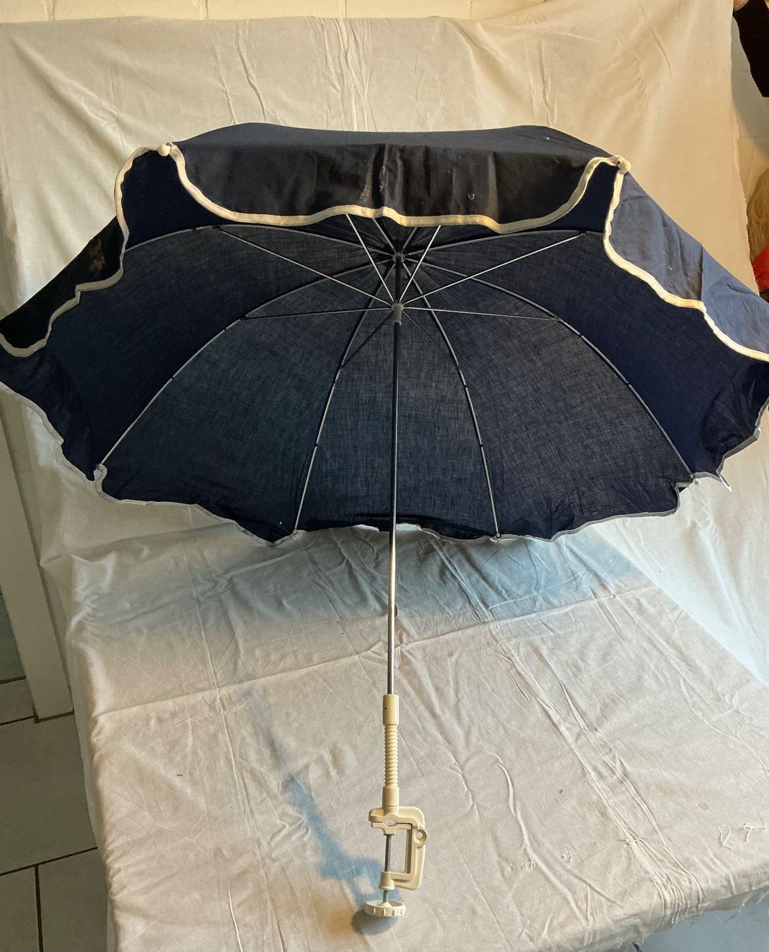 Ombrelloni: Balkon- / Kinderwagenschirm – Usato da Niederhasli venduto da ercp4