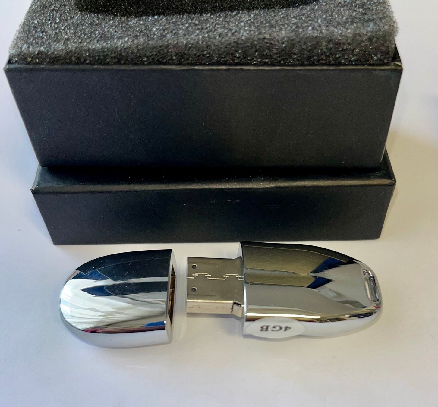 Chiavette USB: Jaguar Type E clé USB 4 GB -  Fifty years E-Type – Nuovo e nell'imballaggio originale da Petit-Lancy venduto da DonJen 2