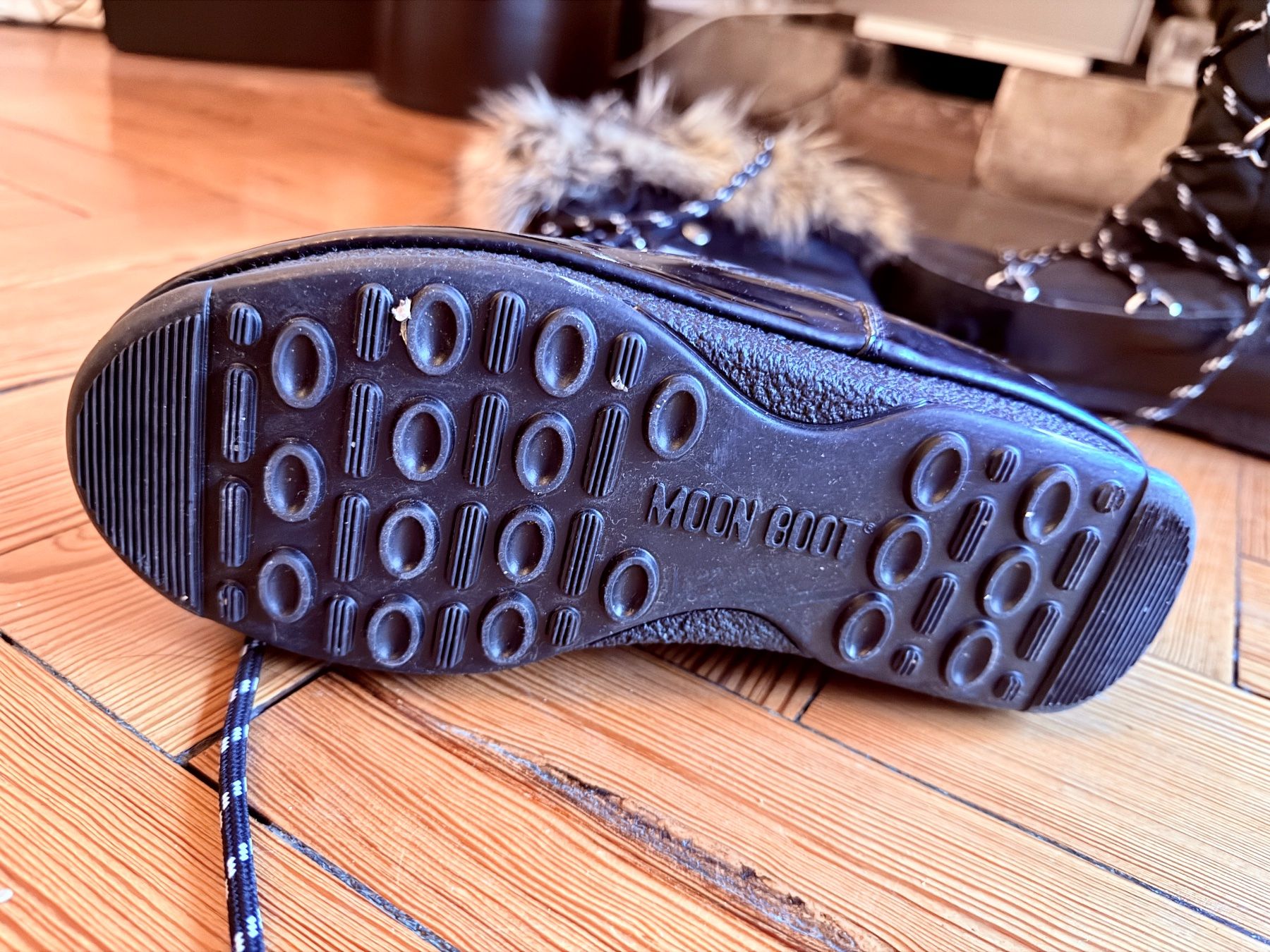 Moon Boot Scarpe da donna: Schwarze MOONBOOTS mit Kunstpelz – Nuovo (secondo la descrizione) da Genève venduto da mar_g5r2 5