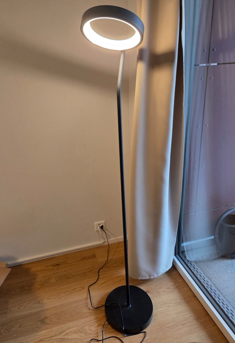 Lampen: Black LED Ring Floor Lamp 160cm – Gebraucht aus Horgen von Hunninko