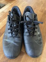 Fussballhallenschuhe schwarz von Nike Grösse 39.5