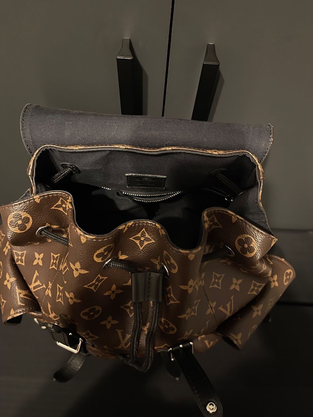 Louis Vuitton Rucksäcke: Louis Vuitton Monogram LV Christopher Backpack – Gebraucht aus Rümlang von ohsnapiiitzme2 1