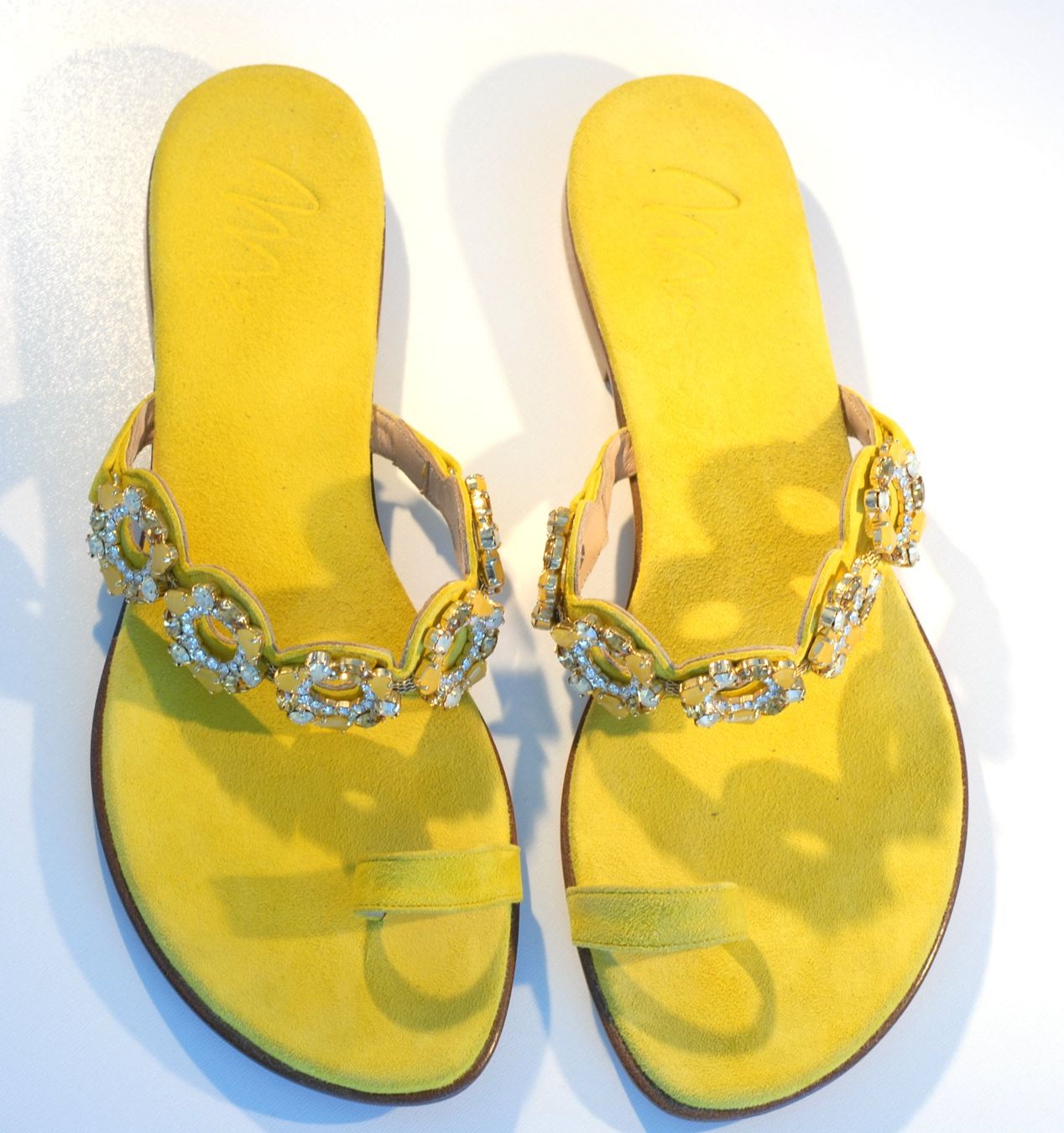 Scarpe da donna: Nus-pieds en daim t.39 – Usato da Clarens venduto da alice_merveilles