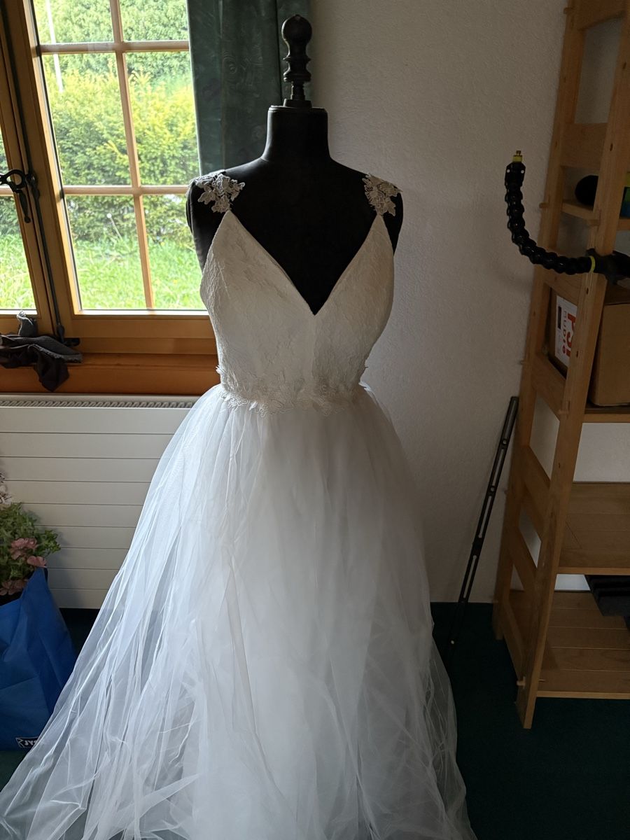 Vestiti: Robe de mariée blanche avec dentelle fleurie taille 46 – Nuovo (secondo la descrizione) da Moléson-s-Gruyères venduto da mar_bs5w 4