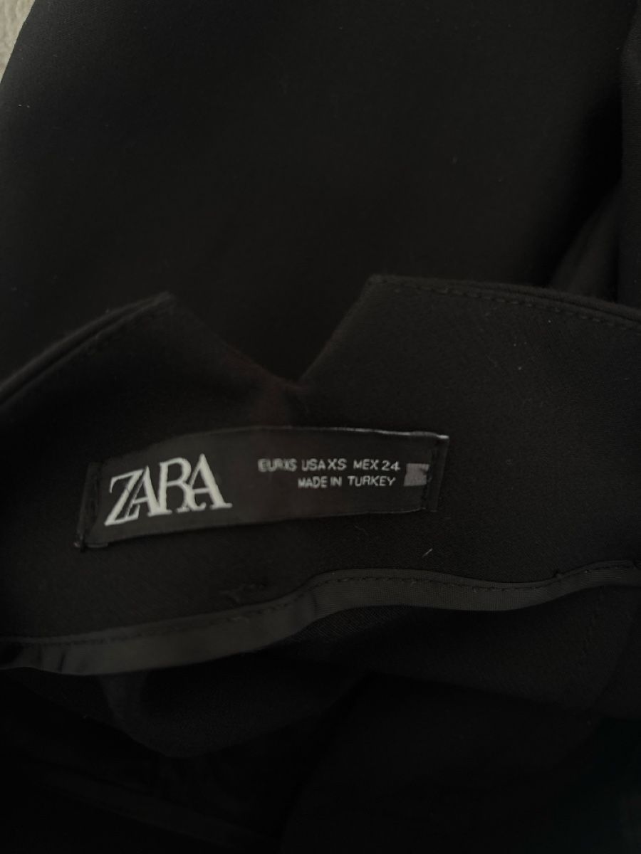 Zara Pantaloni: Zara Stoffhose, schwarz – Usato da Zürich venduto da M.dxc 2