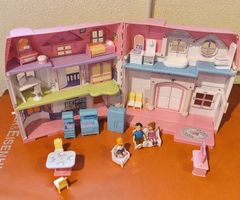 Puppenhaus klappbar mit Zubehör und Figuren gebraucht