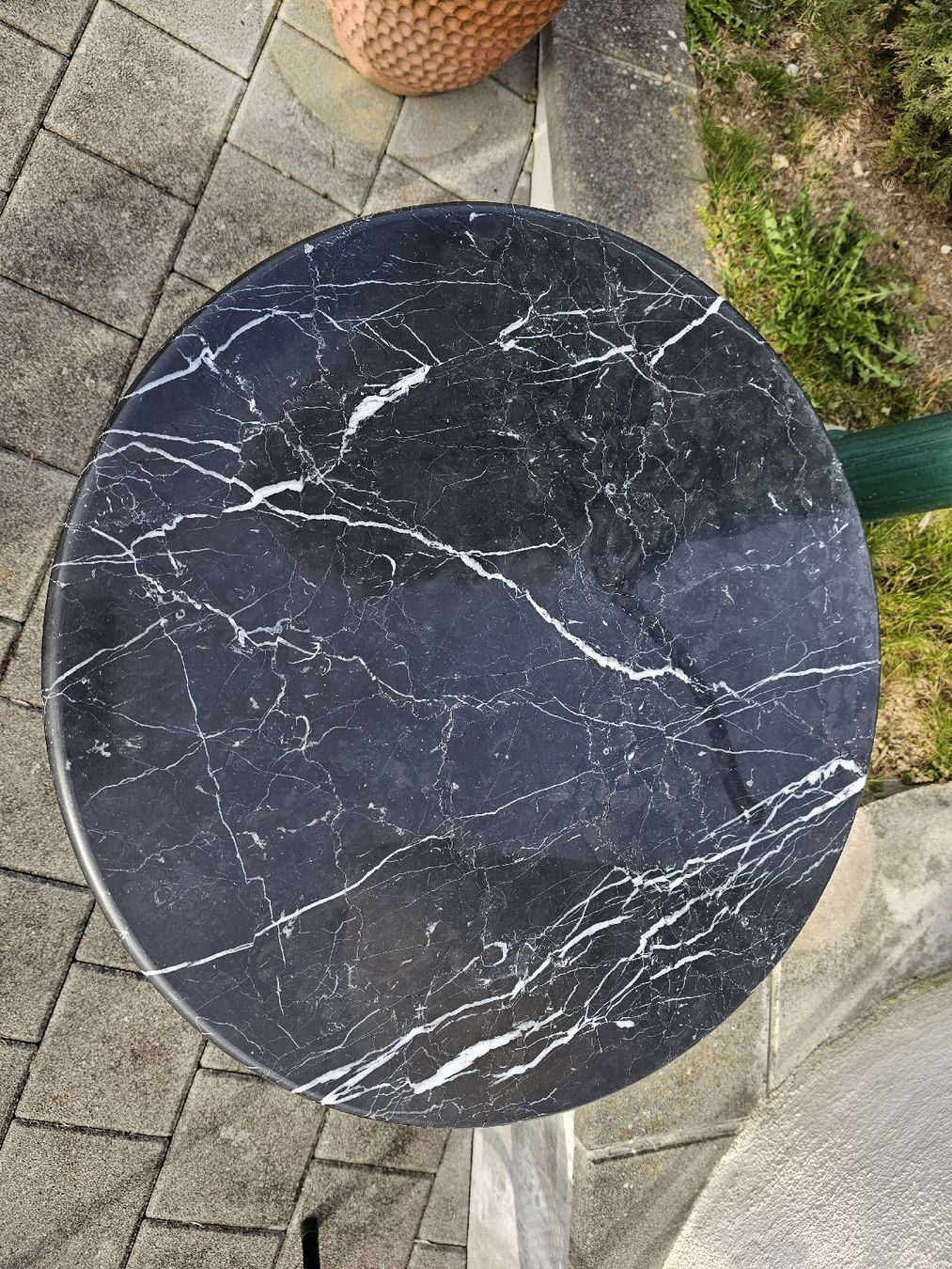 Set di tavolo e panche: Bistrotisch 2 Metallstühle Marmortisch – Usato da Villnachern venduto da hasta08 4