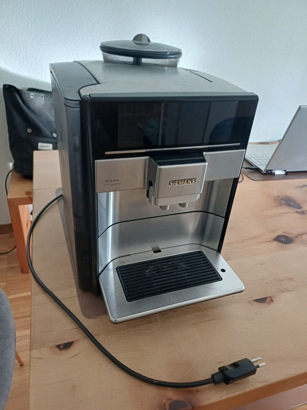 Siemens Kaffeemaschinen & Espressomaschinen: Siemens EQ6 plus extraKlasse – Defekt aus Jona von Rreto71