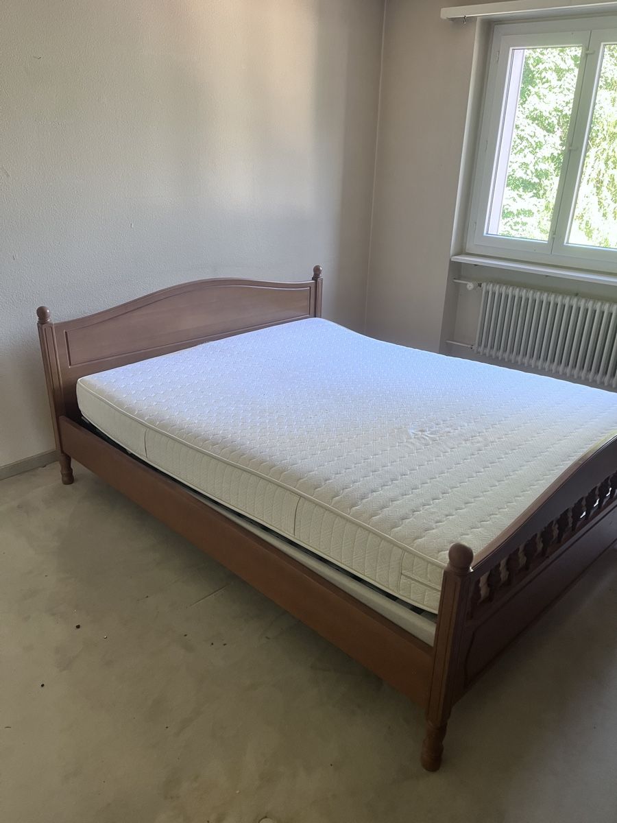 Letti: Holzbett mit Lattenrost 160x200cm – Usato da Kerns venduto da Sarah_Durrer