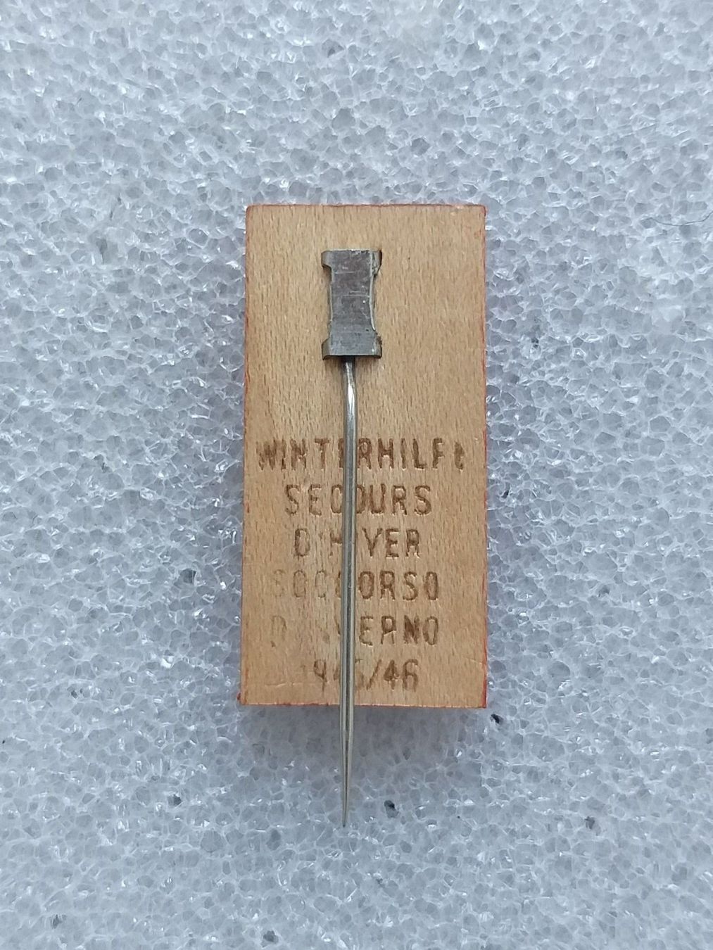 Placchette & Badge: Abzeichen Winterhilfe 1945 – Usato da Bauma venduto da SwissMilitaria 1