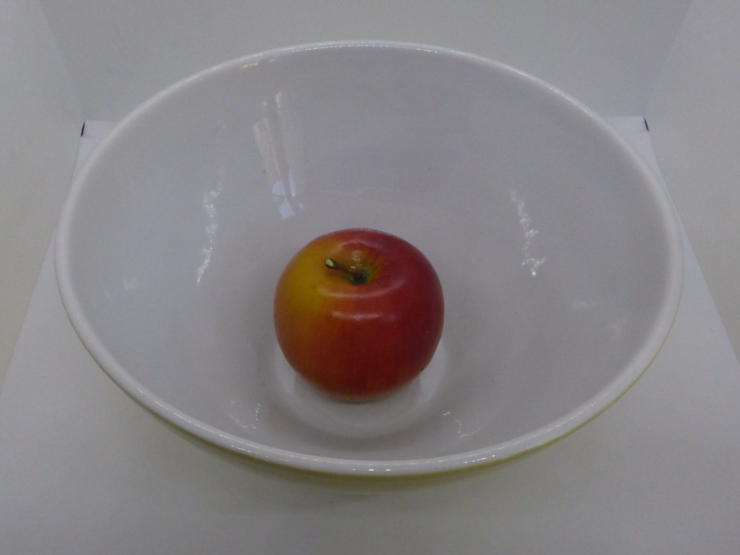 Rössler Ciotole: Rössler saladier diamètre 22 cm jaune et blanc – Usato da Porrentruy venduto da Kim017 1