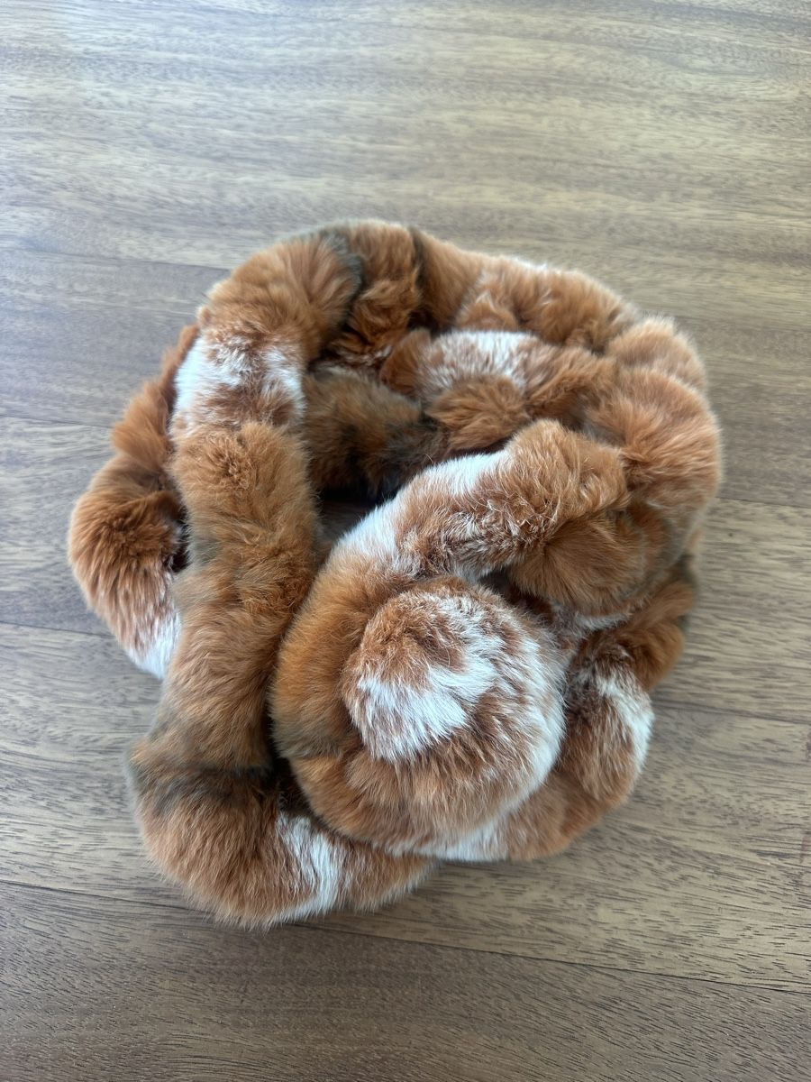 Foulard & Sciarpe: Brown fur scarf – Usato da St. Niklausen LU venduto da lau_259n 4