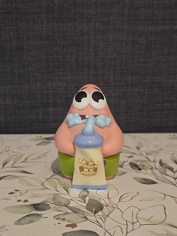 Pop Mart Figuren: Patrick Pop mart – Gebraucht aus Lausanne von Drenushaduklini 1