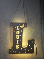 LED Lampe aus Holz fürs Kinderzimmer mit dem Namen Louis