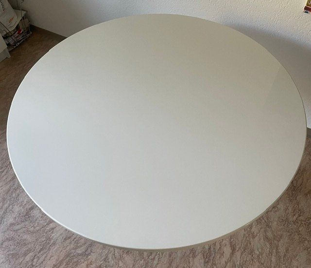 Interio Tavoli: Runder Tisch weiss mit Metallfuss – Usato da Bern venduto da Melasse33 4