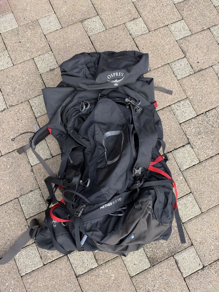 Osprey Sacs à dos: Osprey Aether Plus 100 Trekkingrucksack schwarz – D'occasion à Rothenfluh par S_Has