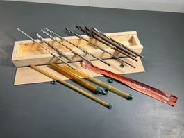 Holzschachtel mit div. Stein und Eisenbohrern ab 1.-