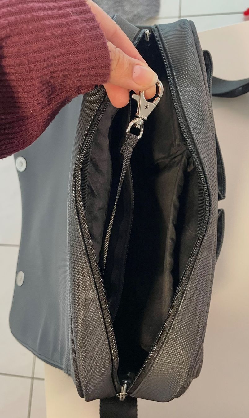 Lacoste Borse: Lacoste Umhängetasche – Usato da Wohlen AG venduto da mar_d5bw 3