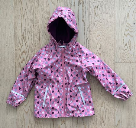 Hübsche Regenjacke Mädchen Gr.110/116 mit Herzen-Motiv