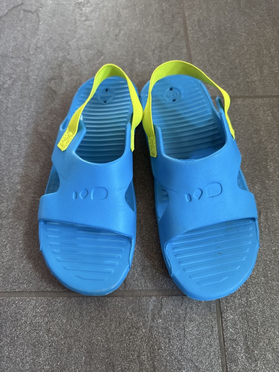 Scarpe per ragazzi: Badelatschen Gr. 33-34 – Usato da Frauenkappelen venduto da leola1973