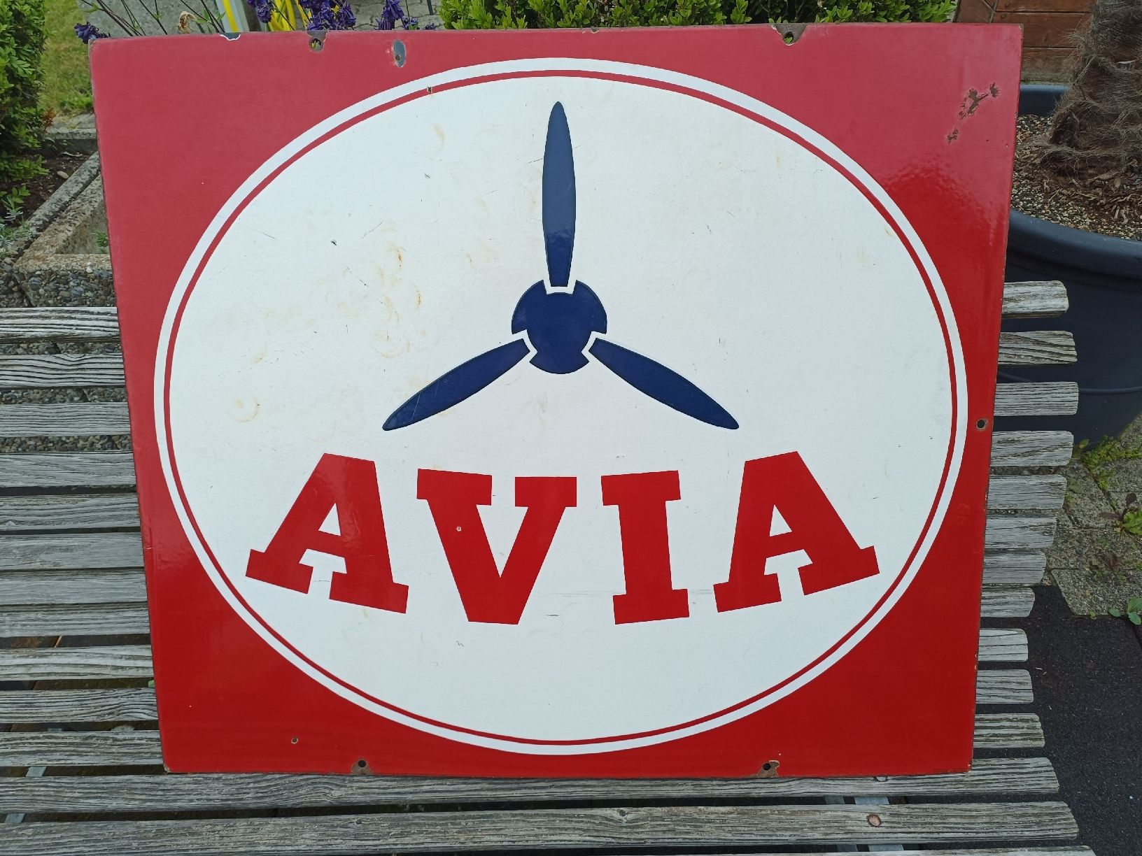 Avia Insegne: Grosses doppelseitiges original Emaille Schild / AVIA – Usato da Brugg AG venduto da Ente015