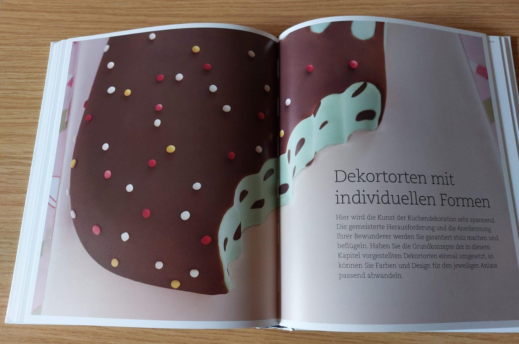 Libri: Planet Cake von Paris Cutler. – Usato da Urtenen-Schönbühl venduto da Kahru 5