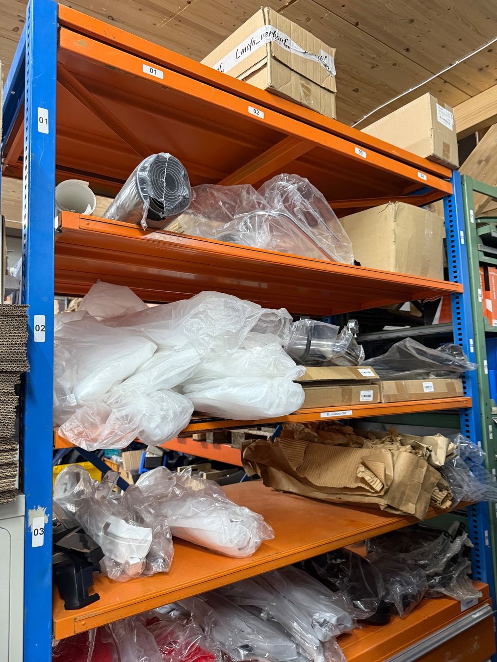 Regale: Regal orange/blau massiv – Gebraucht aus Hallau von mofaplus 1