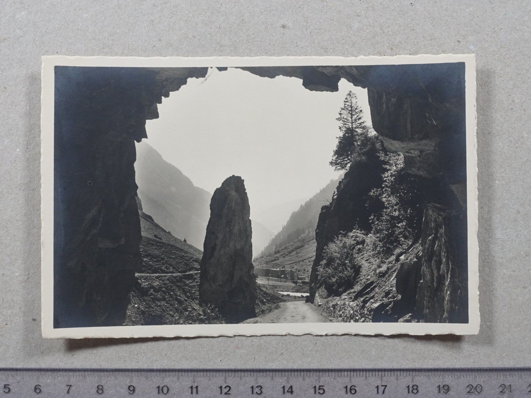 Cartoline postali: Lötschentalstrasse, Goppenstein, Hotelstempel, Lötschental – Usato da Lenzburg venduto da fh1