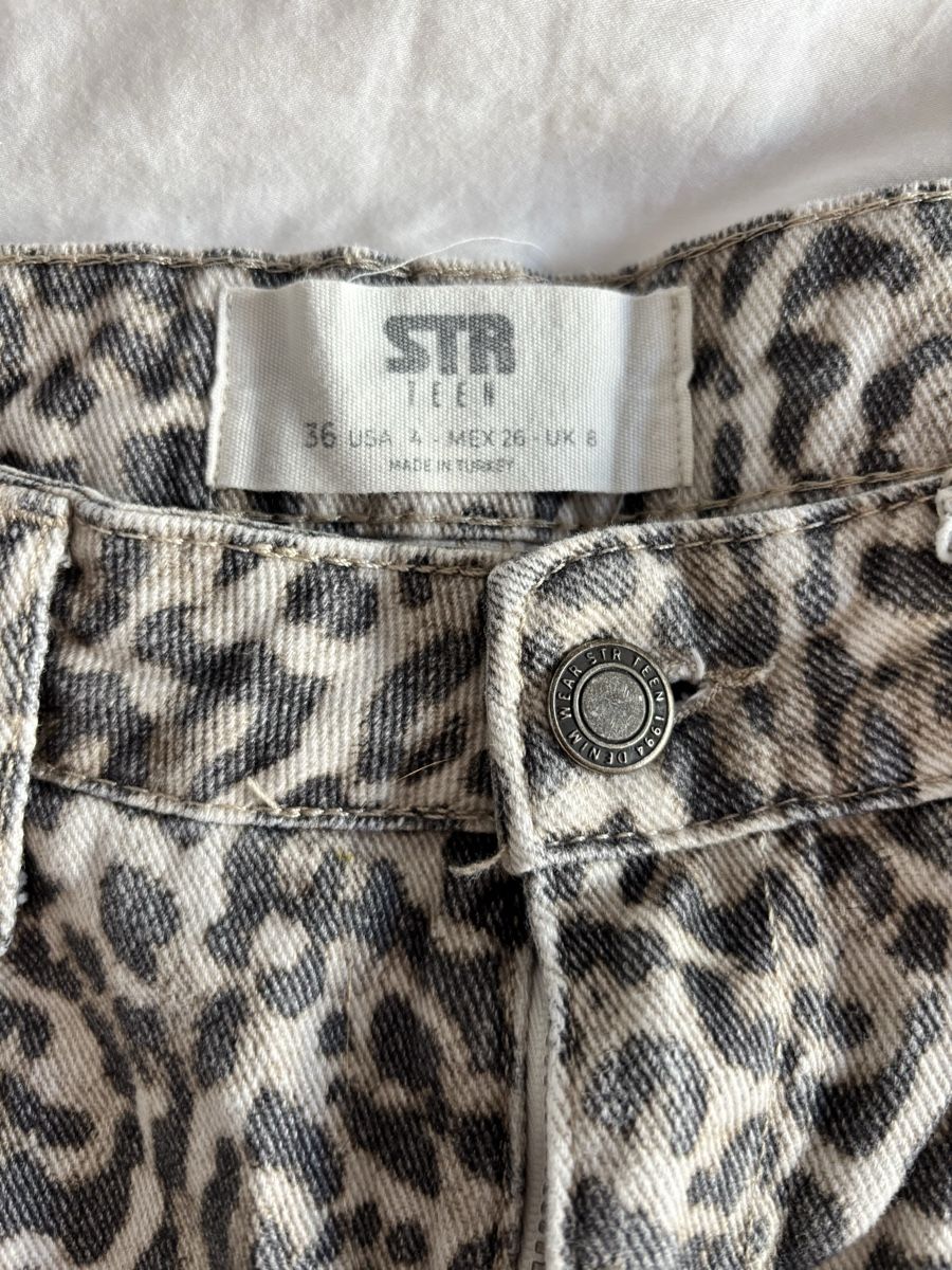 Pantalons: Pantalon léopard – D'occasion à Crans-Montana par Jano_brn 1