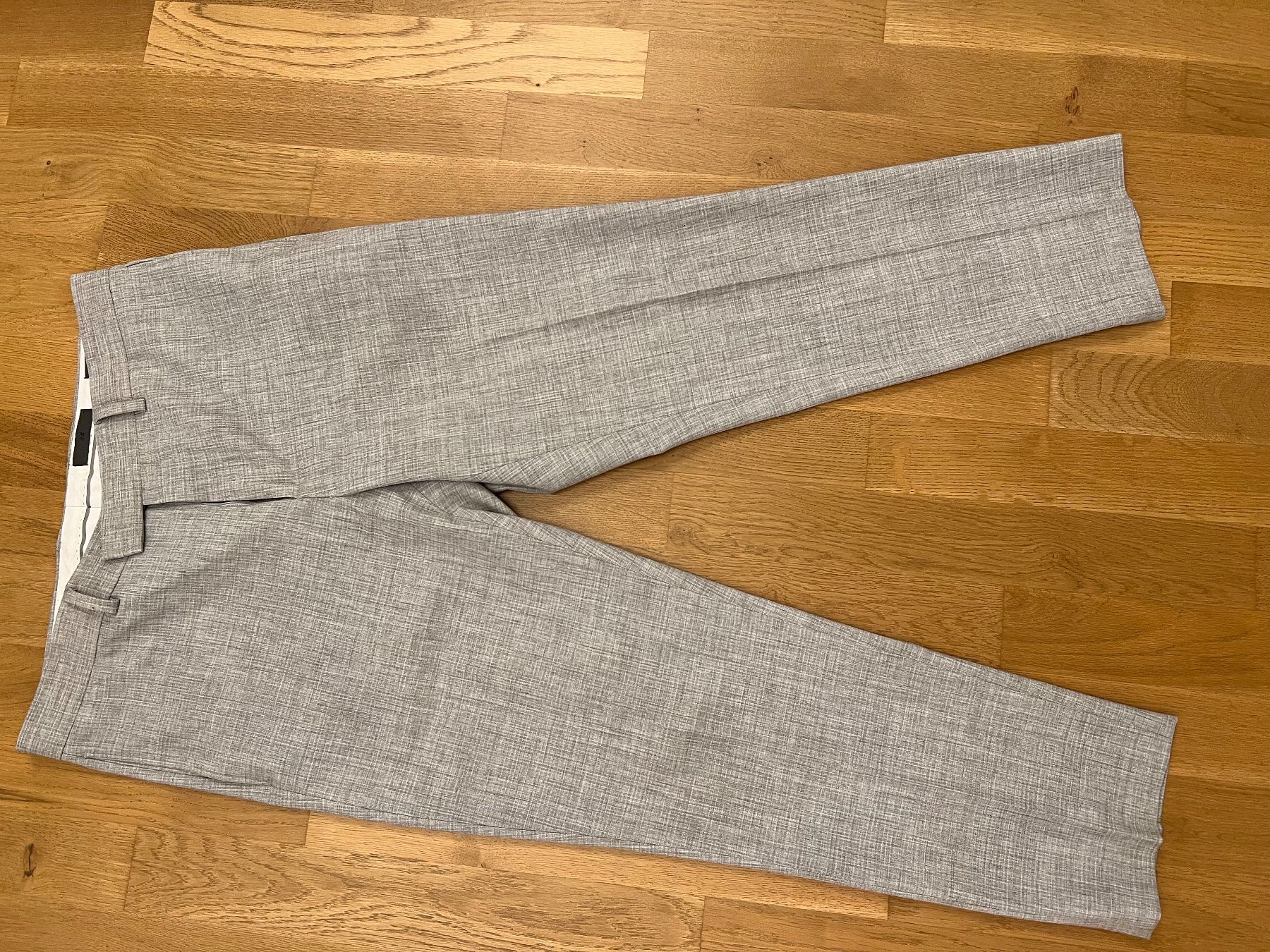 H&M Pantaloni: Hellgraue Hose (slim fit EUR50) – Usato da Altendorf venduto da wqv_97