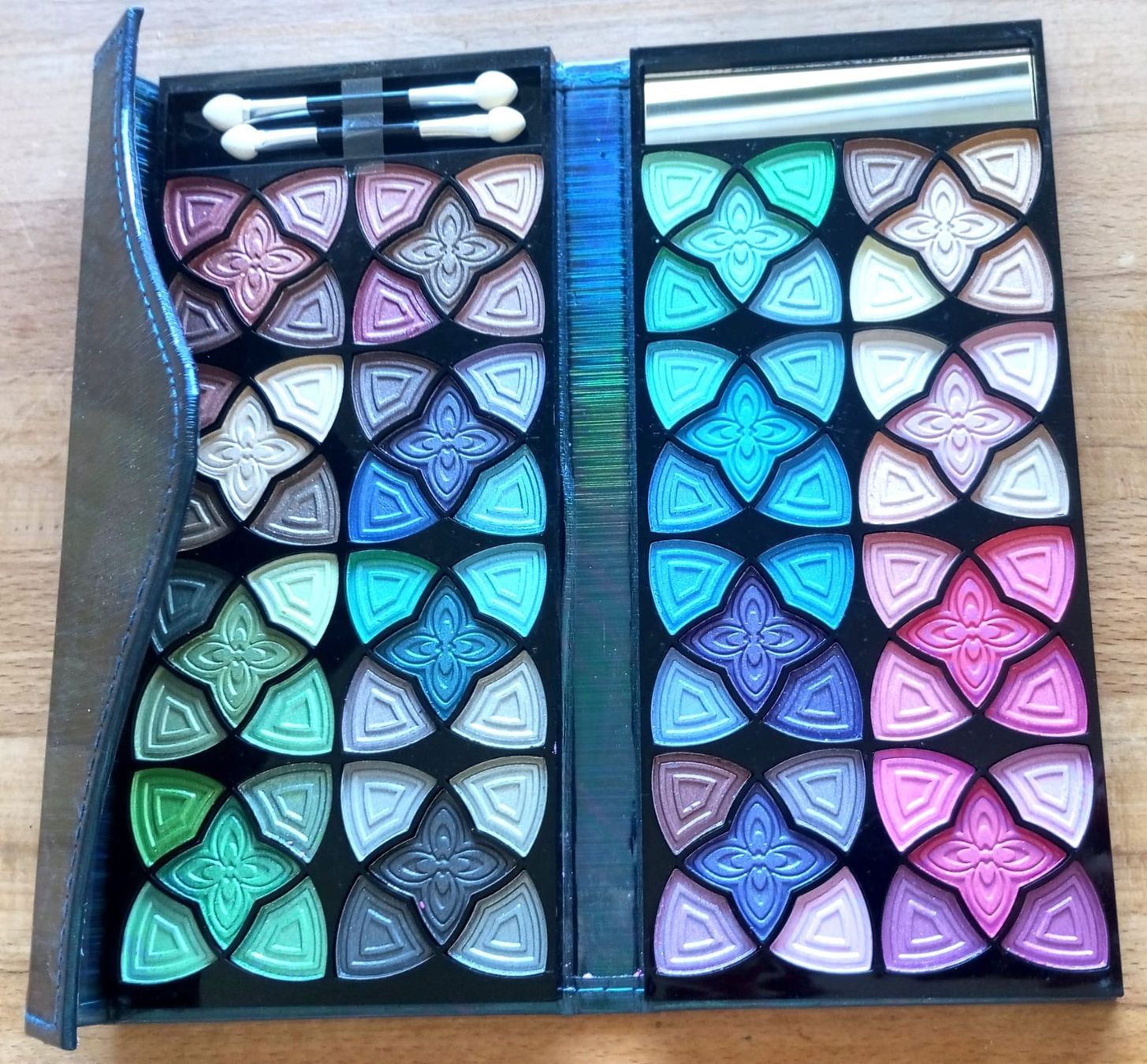 Make-up: Lidschatten Palette mit den verschiedensten Farben NEU – Nuovo e nell'imballaggio originale da Gwatt (Thun) venduto da lealisa007 3