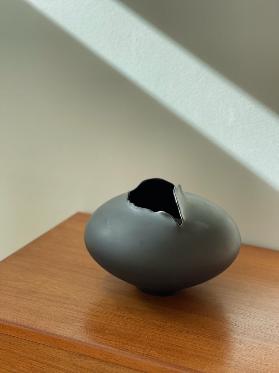 Vase & Récipients: Grand vase sculptural – D'occasion à Mont-sur-Rolle par G1970 1