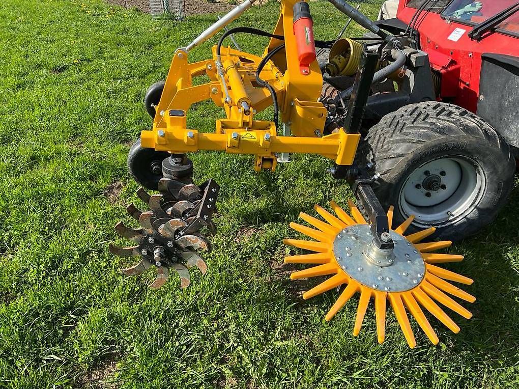 Toutes les machines: Bodenhacke mit Unkrautentferner – D'occasion à Wattenwil par Peterofenbau 1