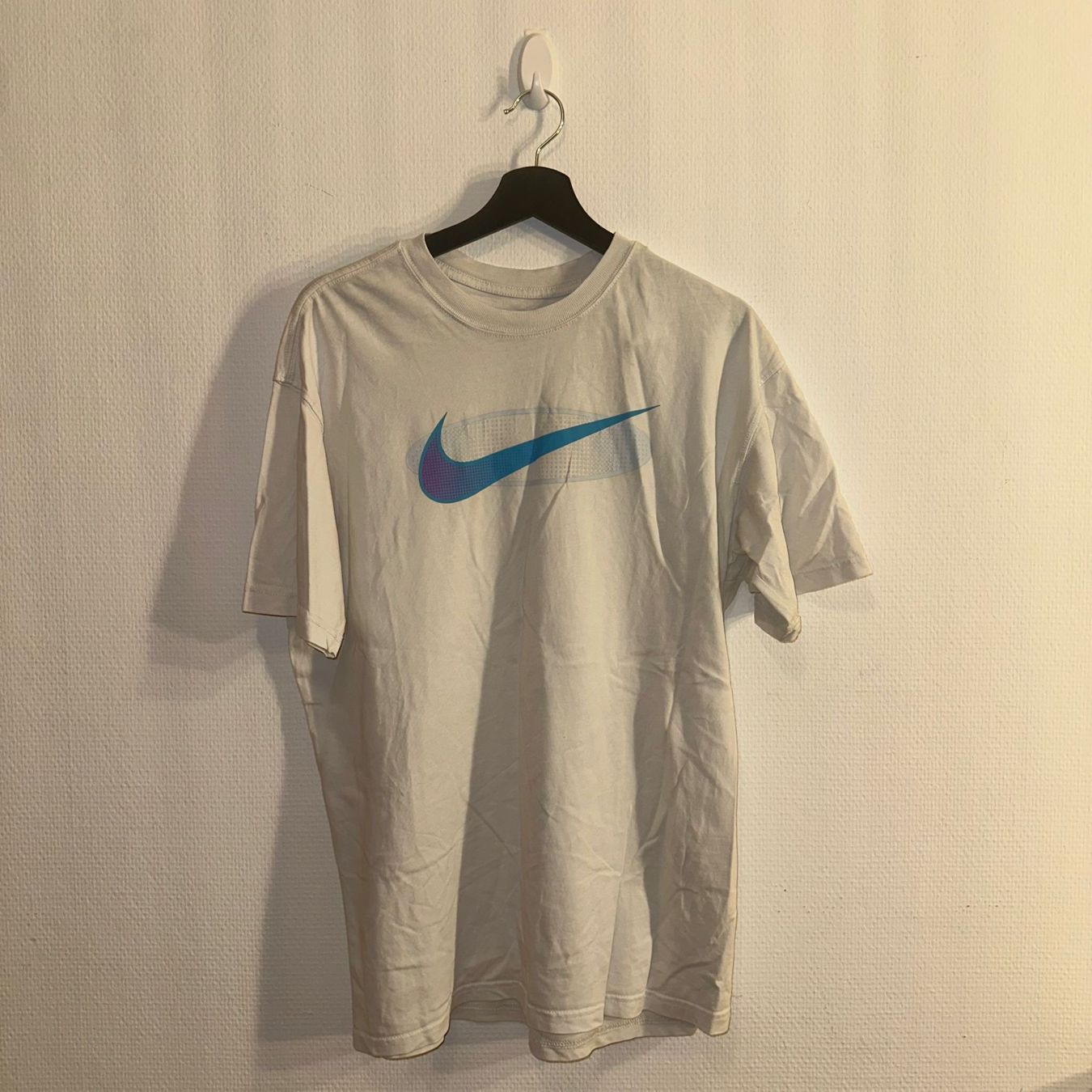 Nike T-shirt: Nike Tee White – Nuovo (secondo la descrizione) da Bern venduto da gia_jqj7