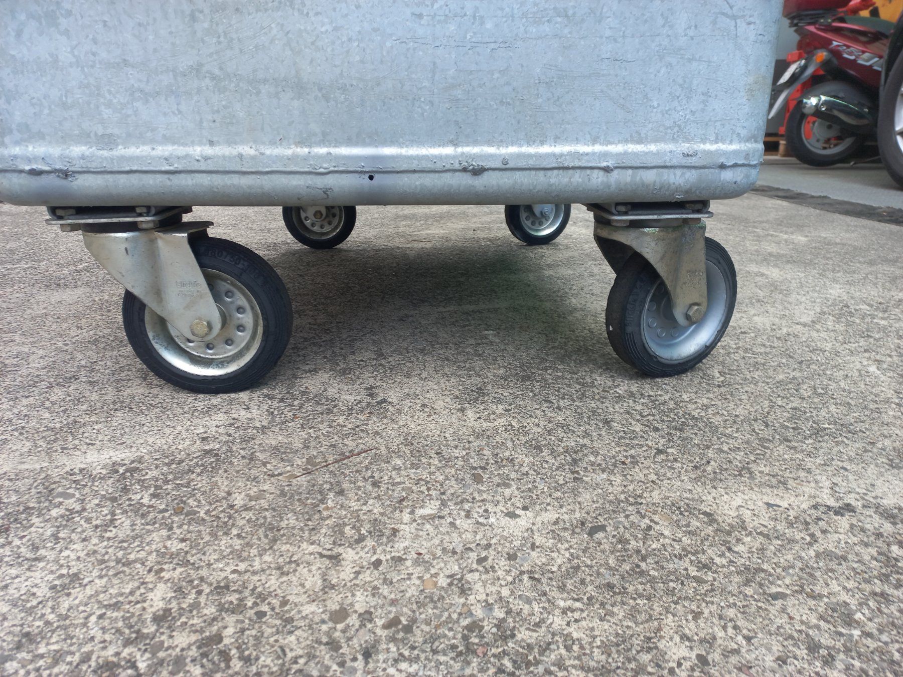 Autres articles bureau & commerces: Abfallcontainer Kehrichtcontainer Müllcontainer Container 2 – D'occasion à DULLIKEN par Lerchclassicdulliken 5