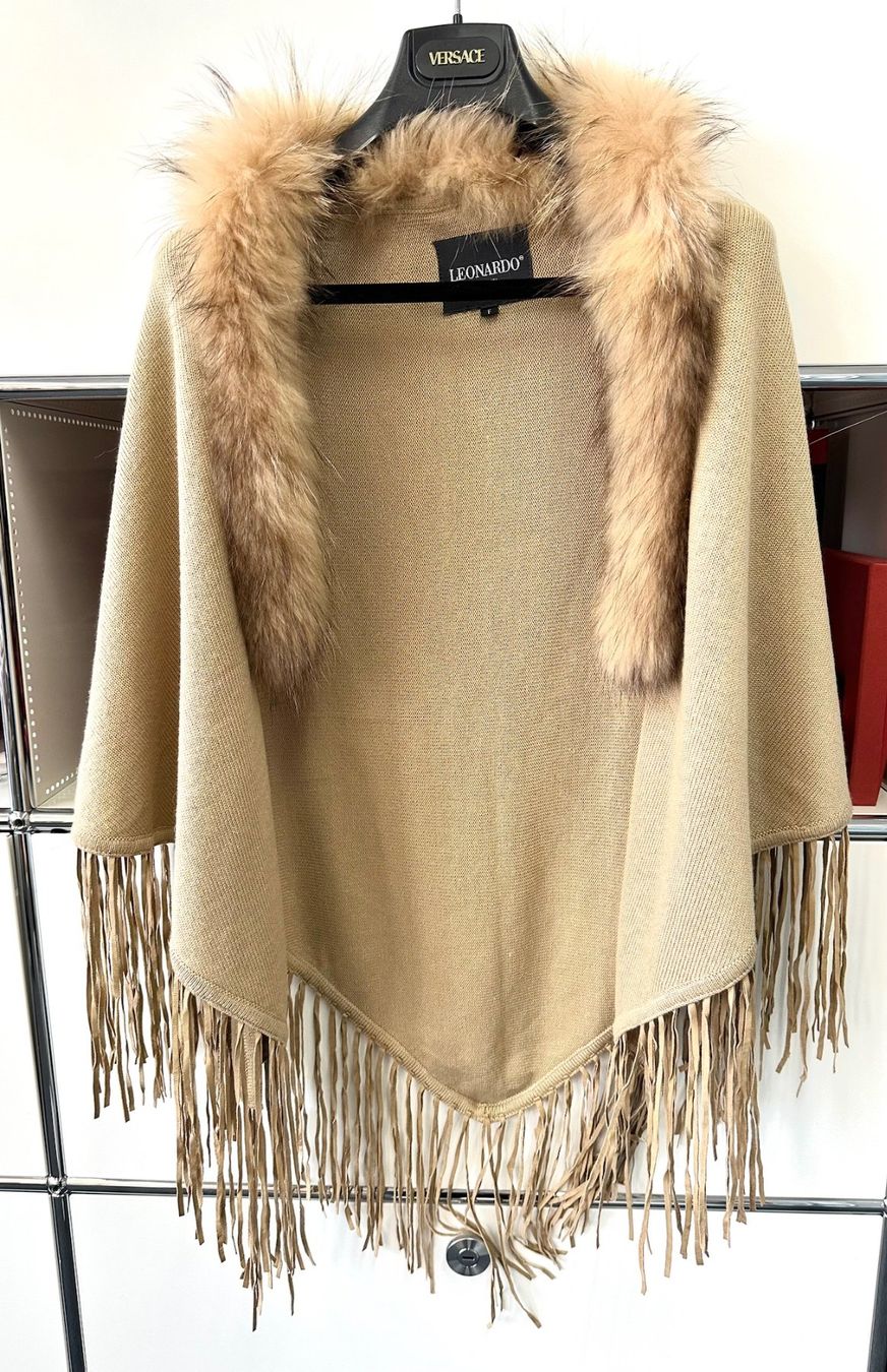 Altro in Moda donna: Poncho mit Pelz  beige LEONARDO – Usato da Bern venduto da BrischitteBern 1