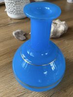 Wunderschöne blaue Opal-Glasvase mit Goldrand, Vintage Look