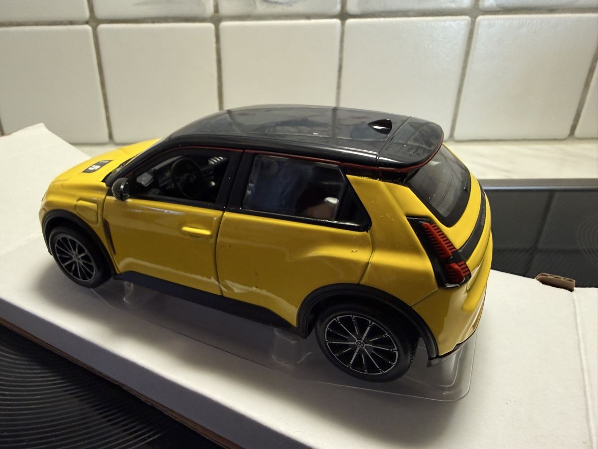 Renault Modellini d'auto: Renault 5 E-Tech gelb 1/24 NEU/OVP – Nuovo e nell'imballaggio originale da Messen venduto da Versber 6