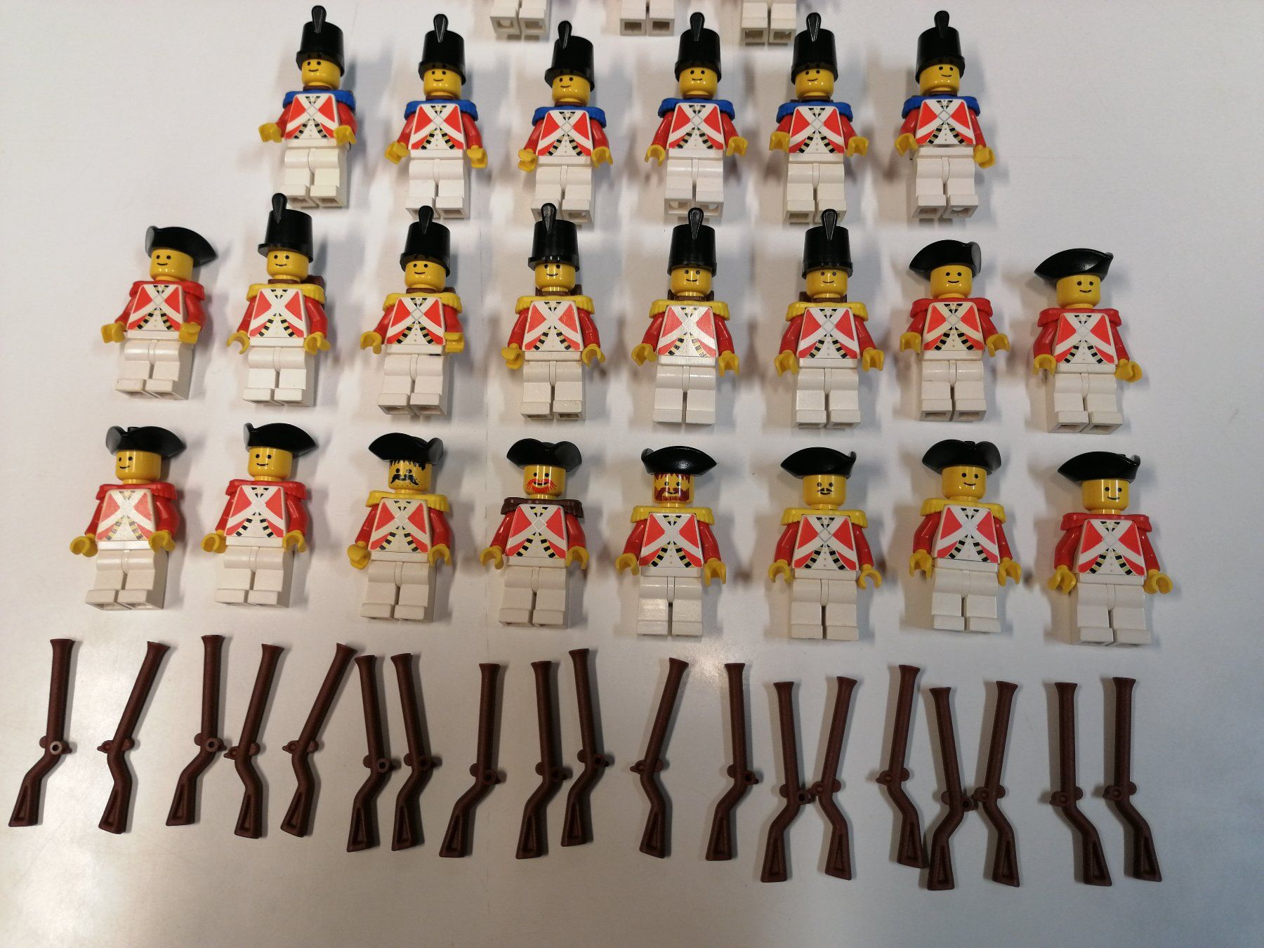 Lego Giocattoli: Lego Soldaten Rotröcke – Usato da Sils im Domleschg venduto da AMAG_AUDI_ZH 2