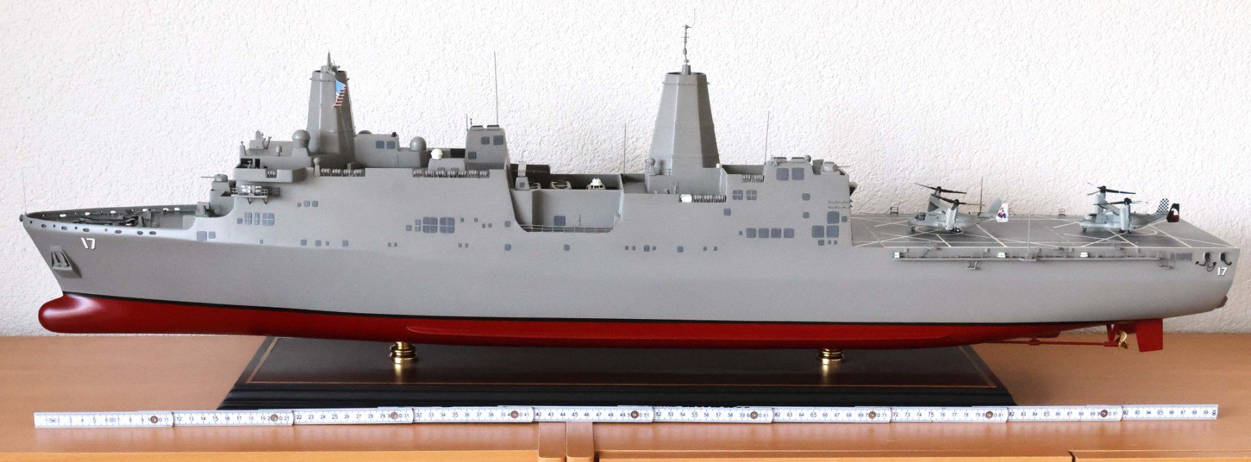 Kit di modellismo & Modellini statici: Schiffsmodell der USS San Antonio (1/200) – Usato da Frick venduto da TOMAPO 2